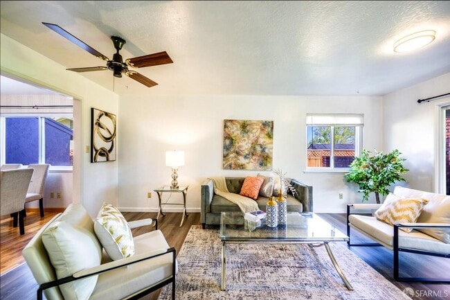 Building Photo - 4301 Hillview Dr