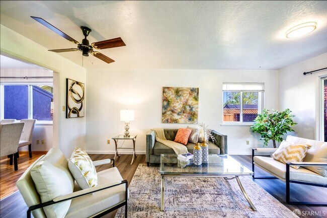 Foto del edificio - 4301 Hillview Dr