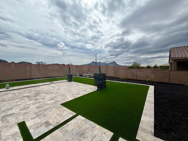 Building Photo - 10162 N Guayacan Trail