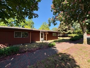 Building Photo - 855 W 24th Ave