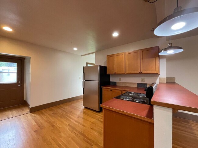 Building Photo - Close to GU Campus