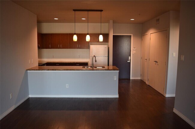 Foto del edificio - 1100 W Trinity Mills Rd