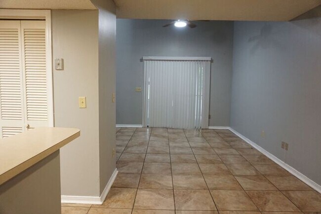Foto del edificio - 2 Bed 2 Bath Townhouse