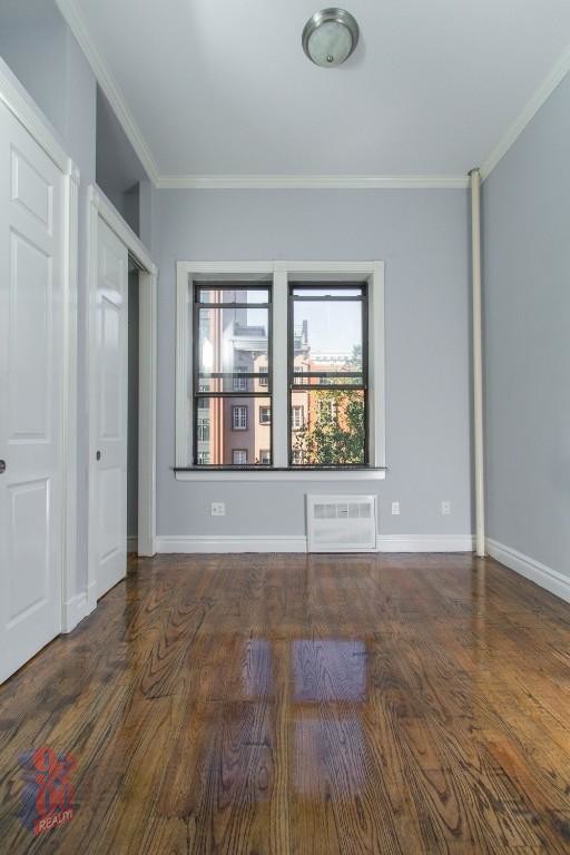 Building Photo - 350 W 21st St