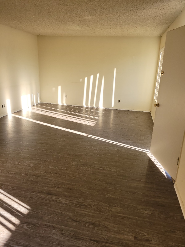 Foto del edificio - 11234 Pangborn Ave