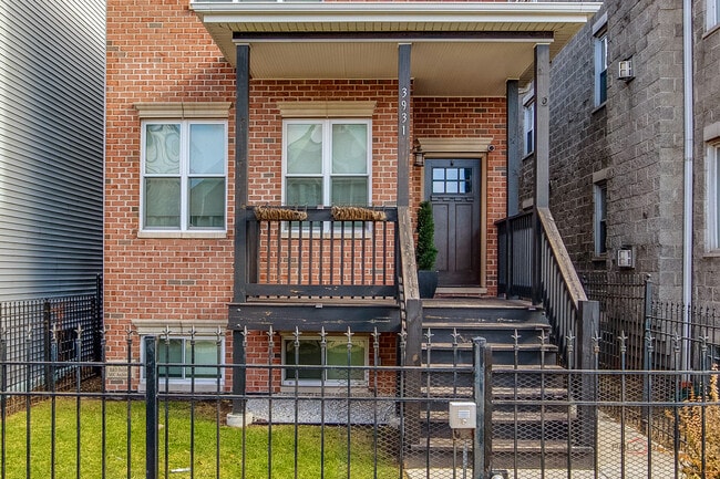 Building Photo - 3931 S Wells St