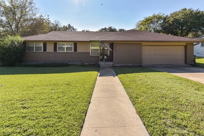 Building Photo - Ridglea Hills - Great Location & Spacious ...