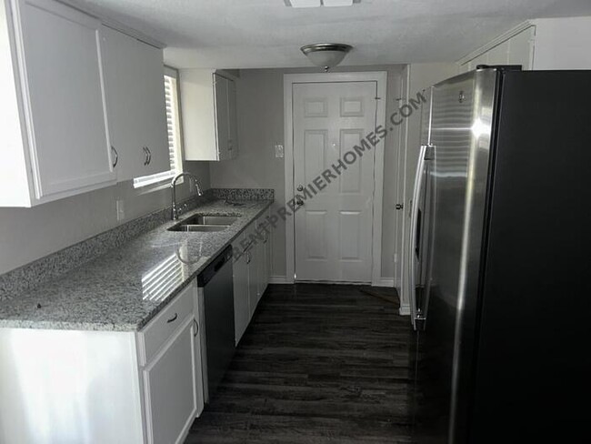 Building Photo - 14108 Spring Oak Dr