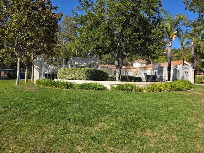Building Photo - 15437 Braun Ct