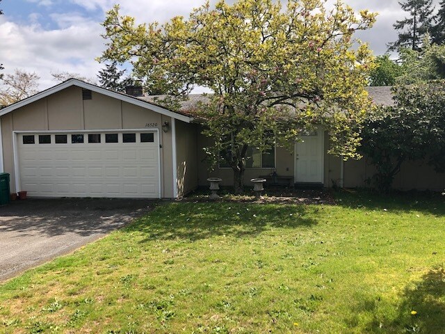 Vista frontal - Verano - 16520 Linden Ave N