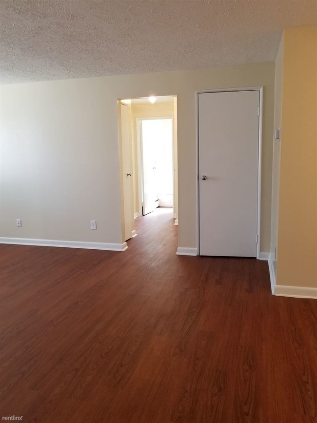 Building Photo - 3 br, 1 bath Apartment - 955 Grafton Rd Apt 3
