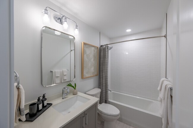 Foto del edificio - 2330 N Lincoln Park W