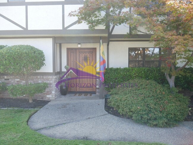 Building Photo - 1704 Summerhill Ct