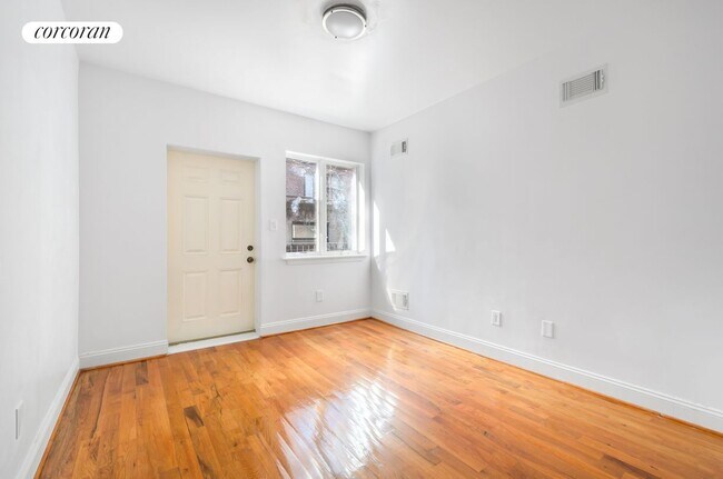 Foto del edificio - 614 E 7th St