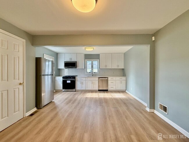 Foto del edificio - 33 Windsor Dr