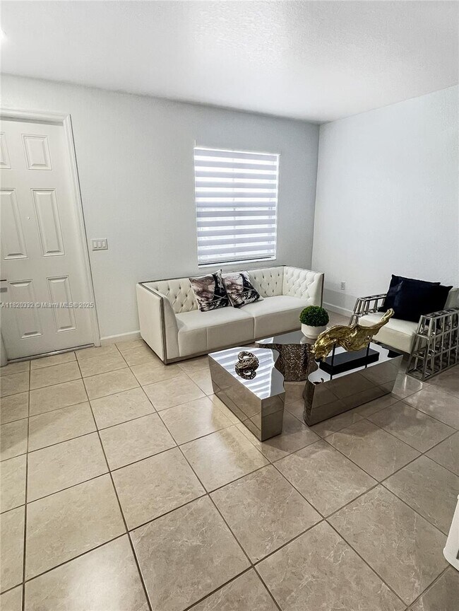 Foto del edificio - 10598 W 32nd Ln