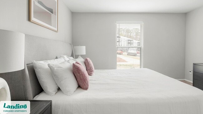 Building Photo - 3450 Manor Dr