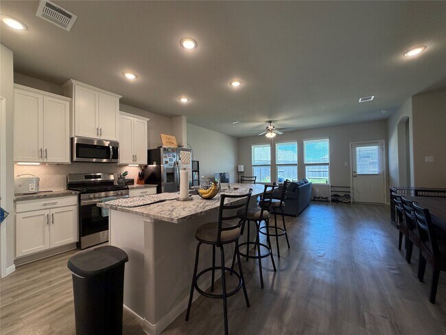 Building Photo - 27122 Peaceful Cv Dr