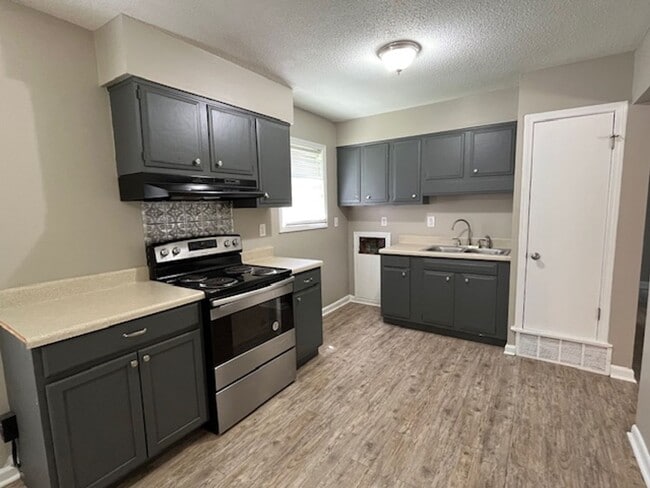 Building Photo - Renovated 3 Bedroom 1 Bath Home for Rent!