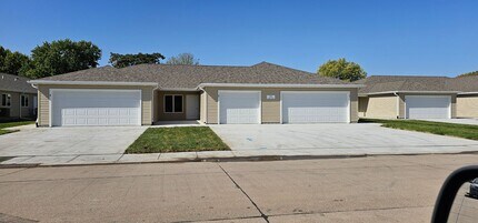 Building Photo - 810 Phoenix Ct