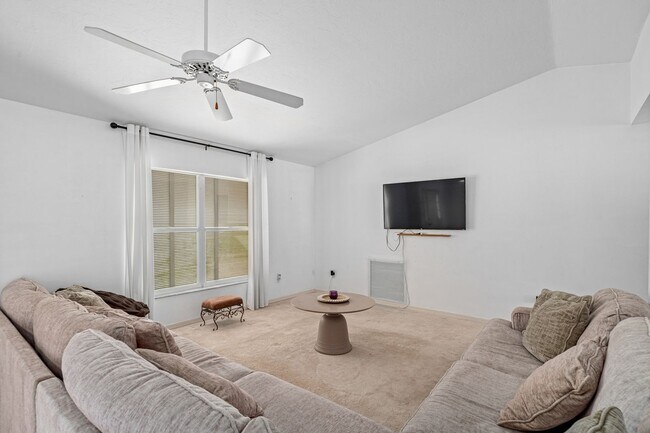 Foto del edificio - Charming 2BR House in Sebring