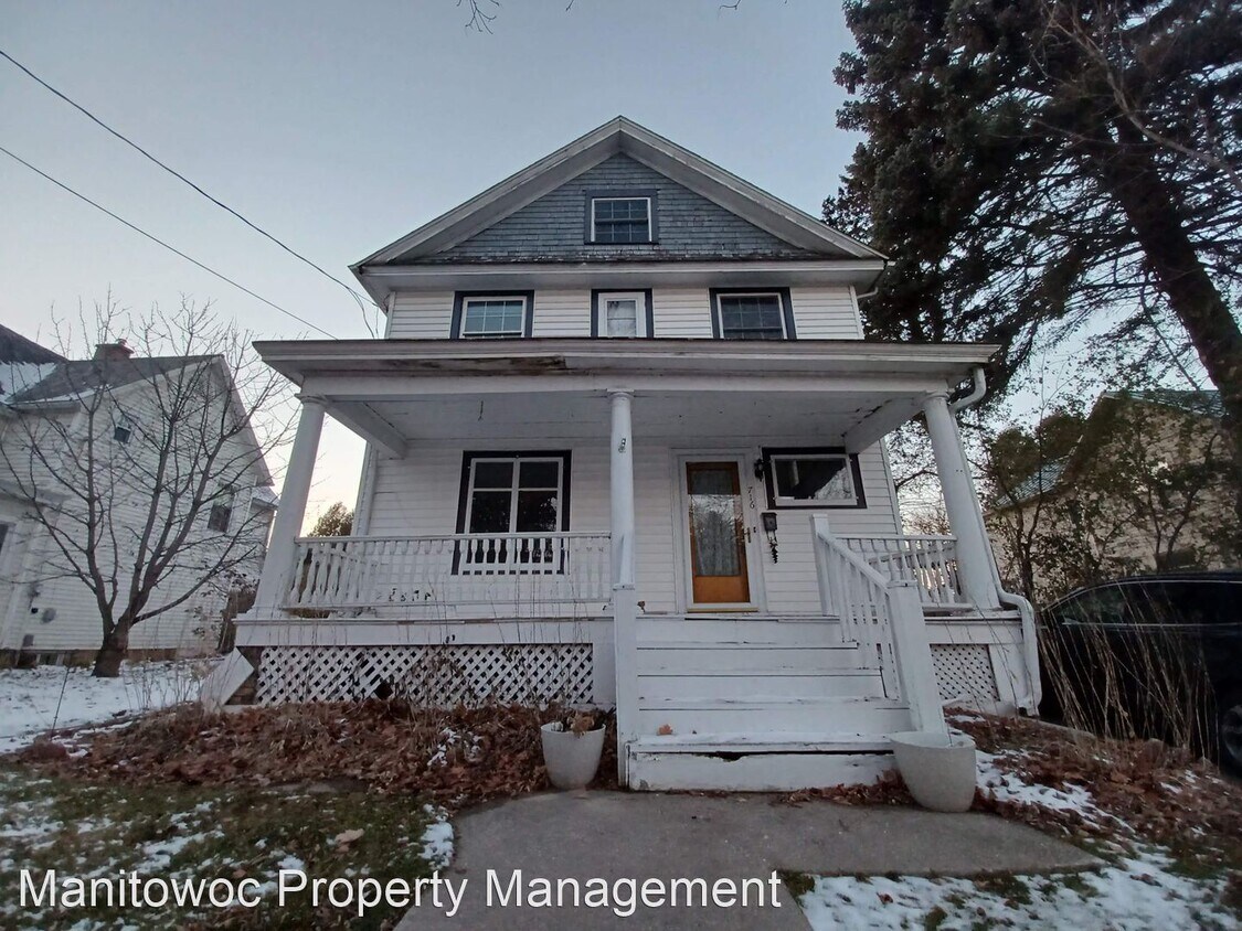4 br, 2 bath House 716 N 7th St House Rental in Manitowoc, WI