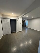 Building Photo - 1239 W Erie St