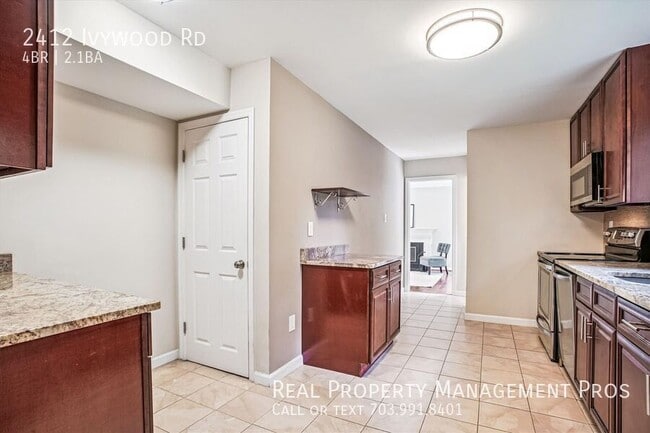 Foto del edificio - 2412 Ivywood Rd
