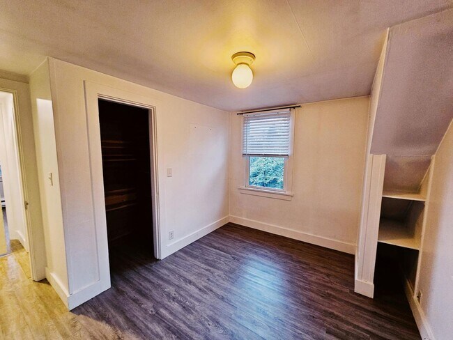 Building Photo - 115 - Compton