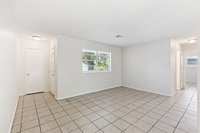 Foto del edificio - 3320 Hampton Rd