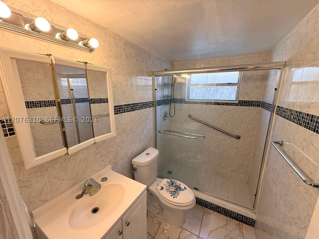 Building Photo - 350 E 21st St
