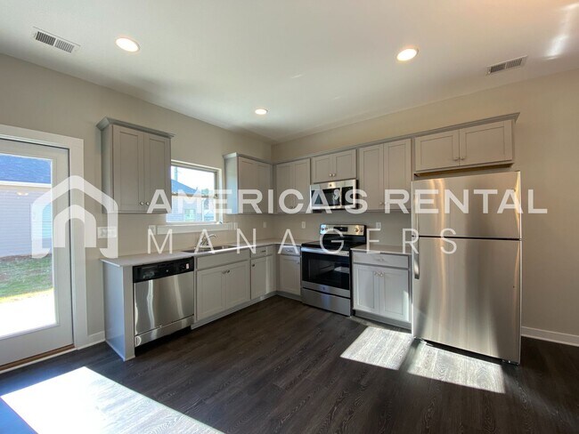 Foto del edificio - 215 White Oak Cir