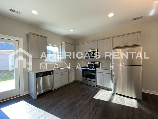 Building Photo - Home for Rent in Lincoln, AL... Available ...