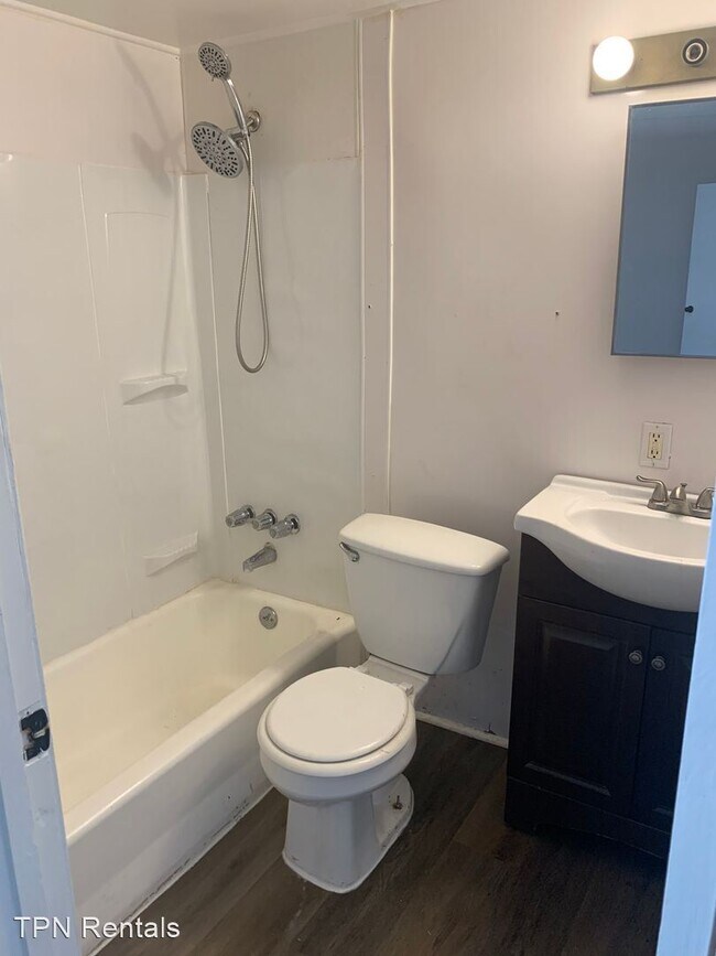 Building Photo - 2 br, 2 bath House - 160 1/2 Robinson Pl