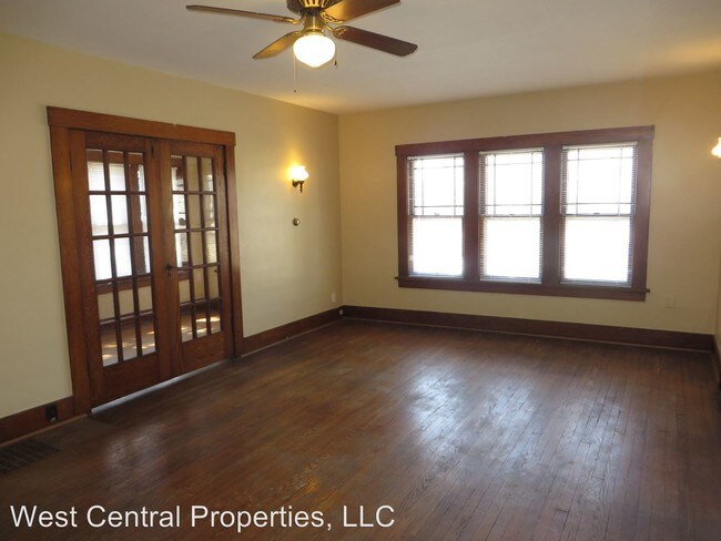 Building Photo - 826 Nuttman Ave