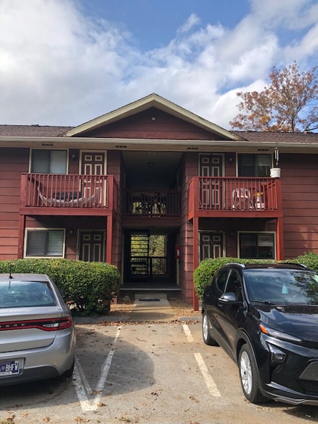 Building Photo - Conveniently Located 1 bedroom, 1 bath apa...