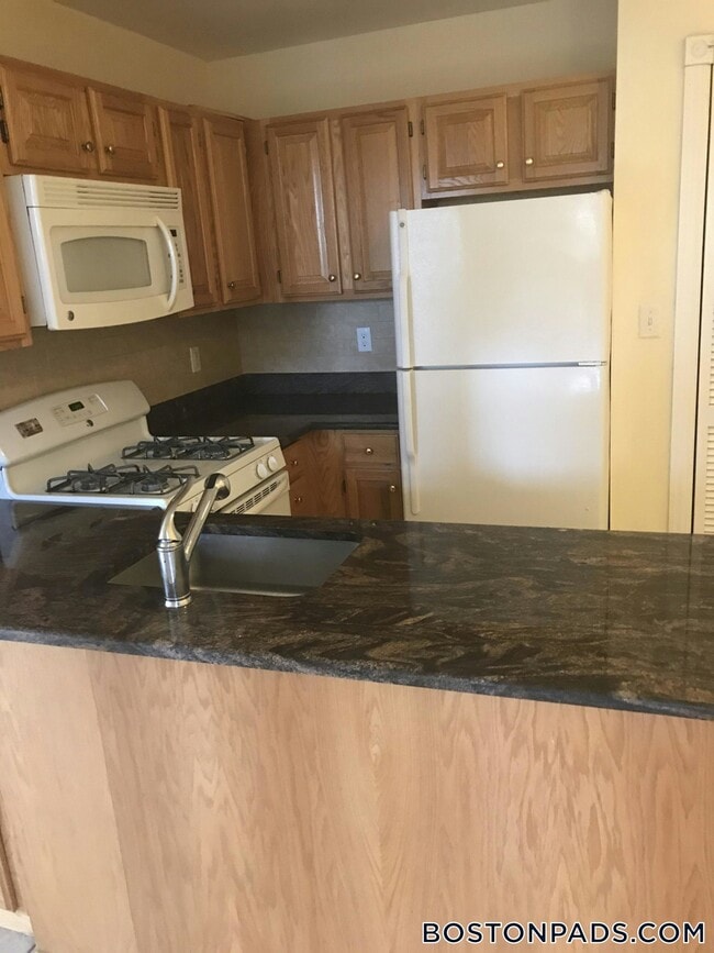 Foto del edificio - 90 Westland Ave