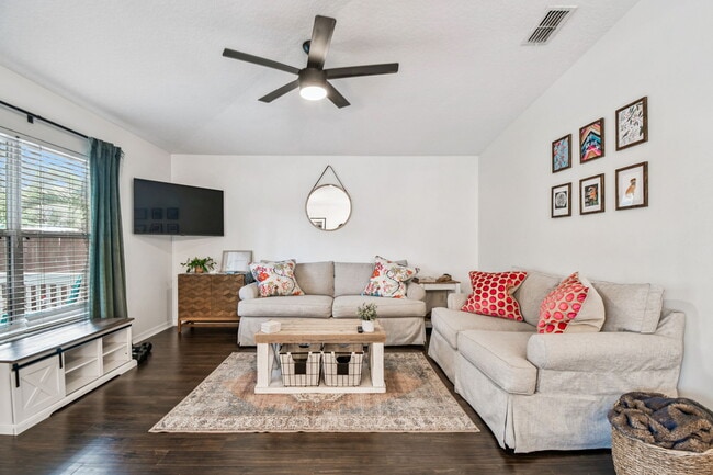 Foto del edificio - 1168 Bass Blvd