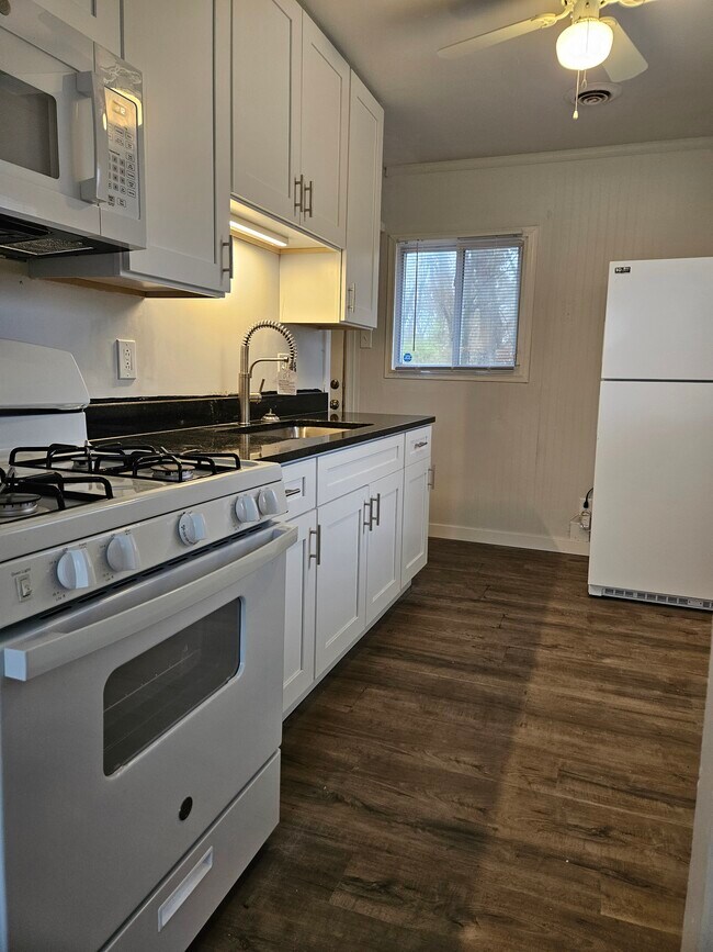 Foto del edificio - 6301 E 3rd Ave