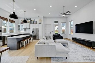 Building Photo - 7329 Cordoba Dr
