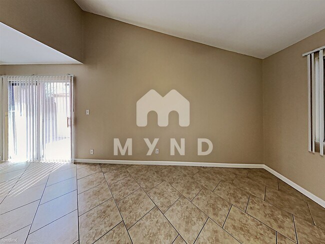 Building Photo - 3 br, 1.5 bath Townhome - 944 S Valencia U...