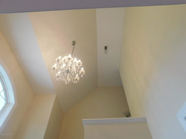 Building Photo - 109 Cedarwood