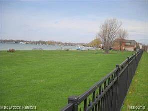 Foto del edificio - 1673 Cass Lake Rd