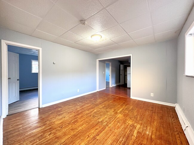Living - 300 70th St