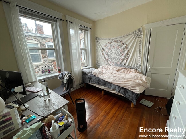 Building Photo - 883 Huntington Ave