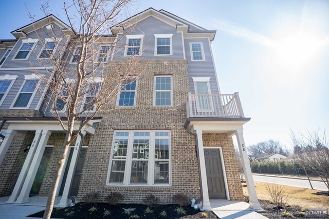 Building Photo - 88 Leahy Dr