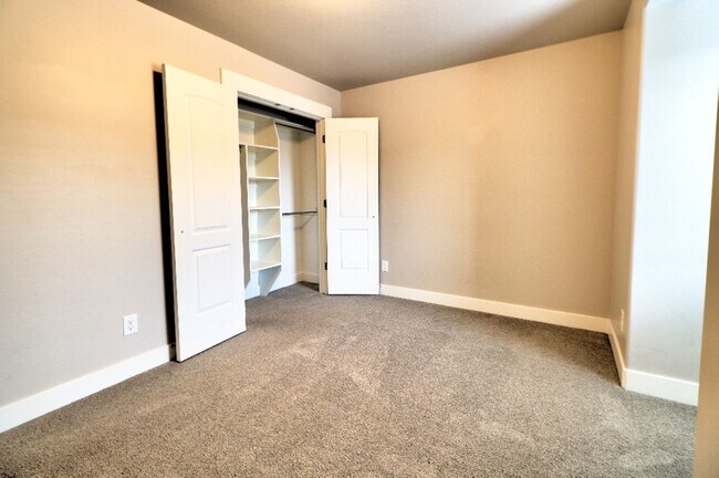 Foto del edificio - 3 bed 2.5 bath townhome in Salem