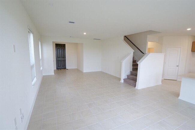 Building Photo - 25303 Benroe St