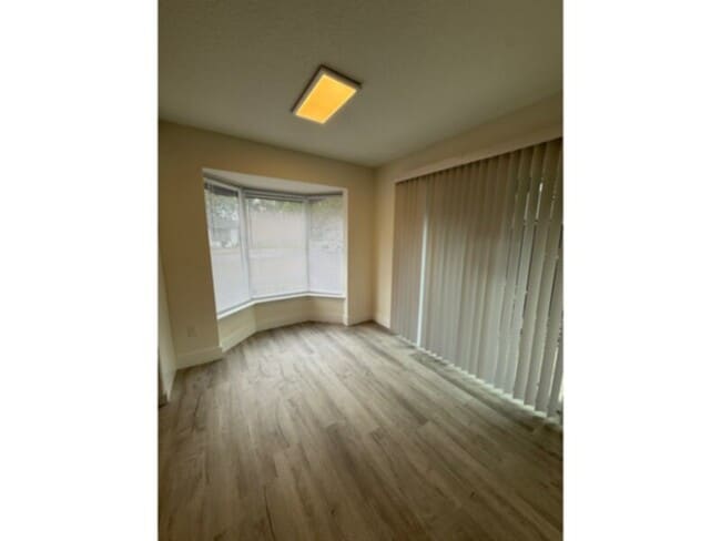 Foto del edificio - Totally Updated 2 Bedroom w/ Fireplace &amp; Patio-Water &amp; Lawn Care Included!