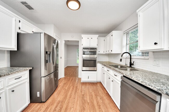 Foto del edificio - 1319 Forsythe Ln